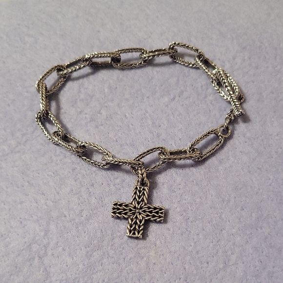 JOHN HARDY Elegant Silver Chain Bracelet with Cross Charm - Picture 4 of 16